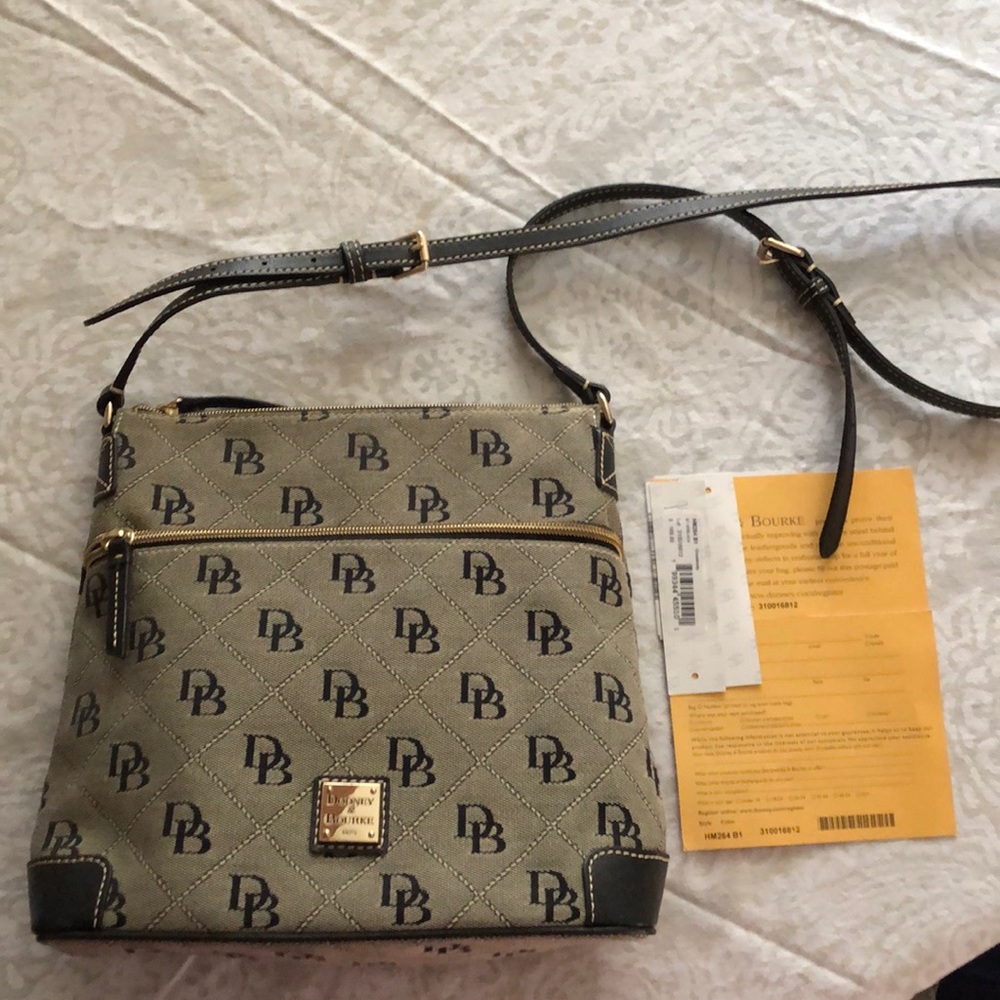 Dooney & Bourke logo crossbody NWT